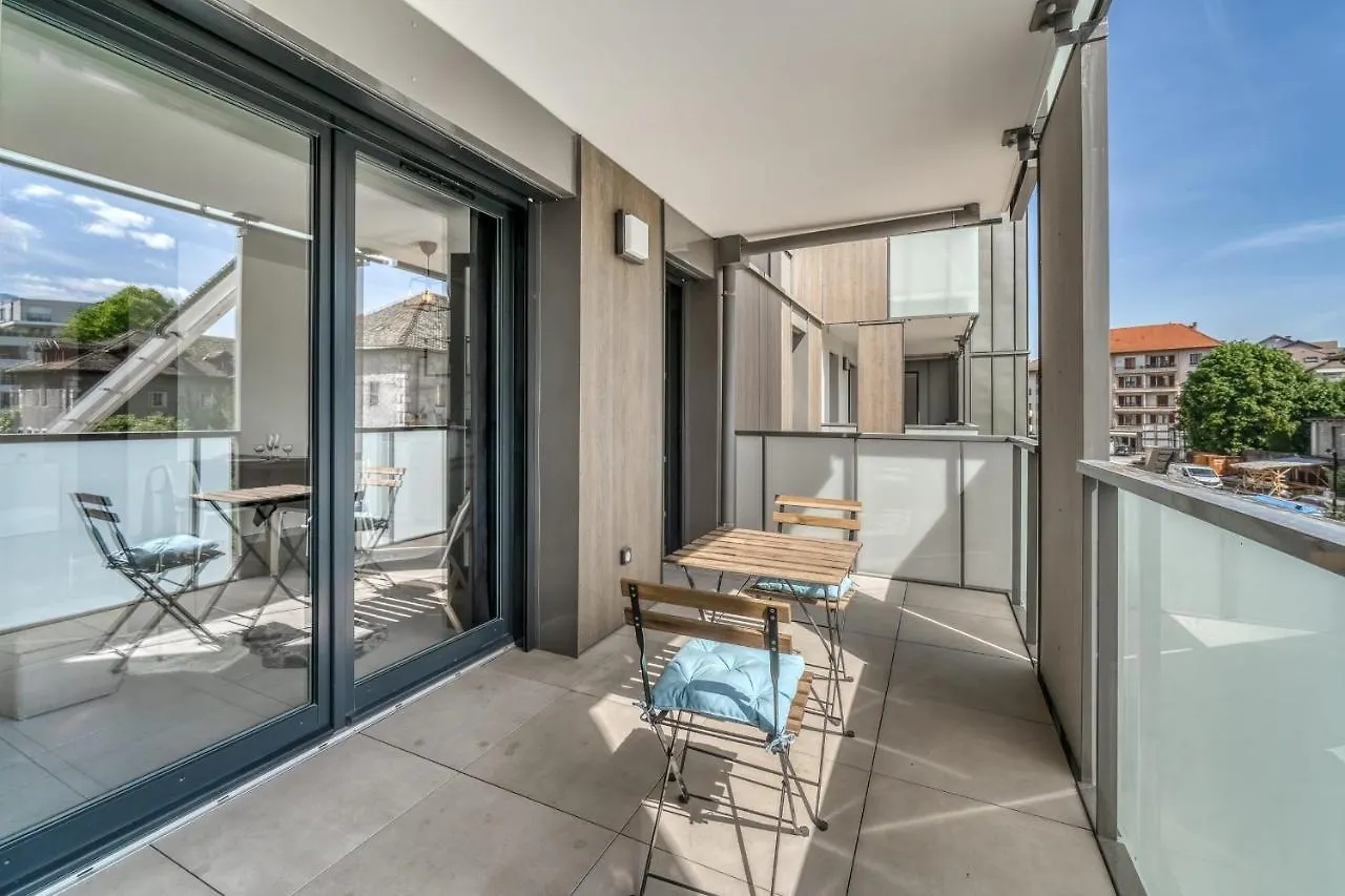 Apartment Emergence - Beautiful Studio For 2 People Balcony And Garage Annecy France